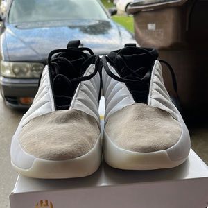 Harden volume 7 basketball shoes.worn 3 times